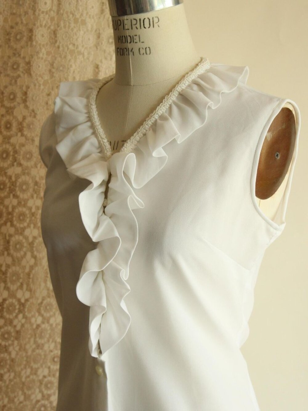 Vintage 1960s Blouse, Fritzi of California White Ruffle Collar Top, Buttons - Picture 9 of 11